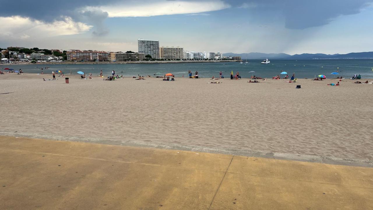 Apartamento En La Playa. Free Parking. Free Wifi L' Escala 外观 照片