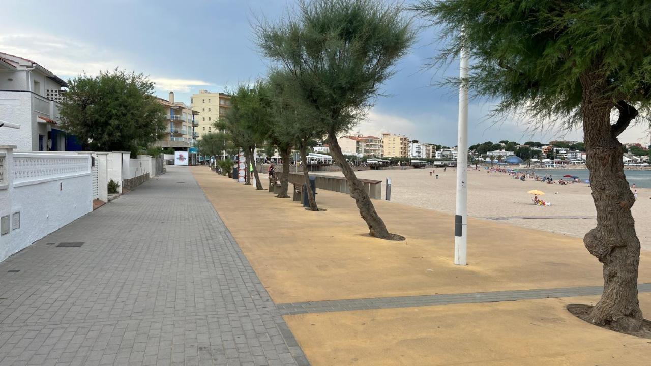 Apartamento En La Playa. Free Parking. Free Wifi L' Escala 外观 照片