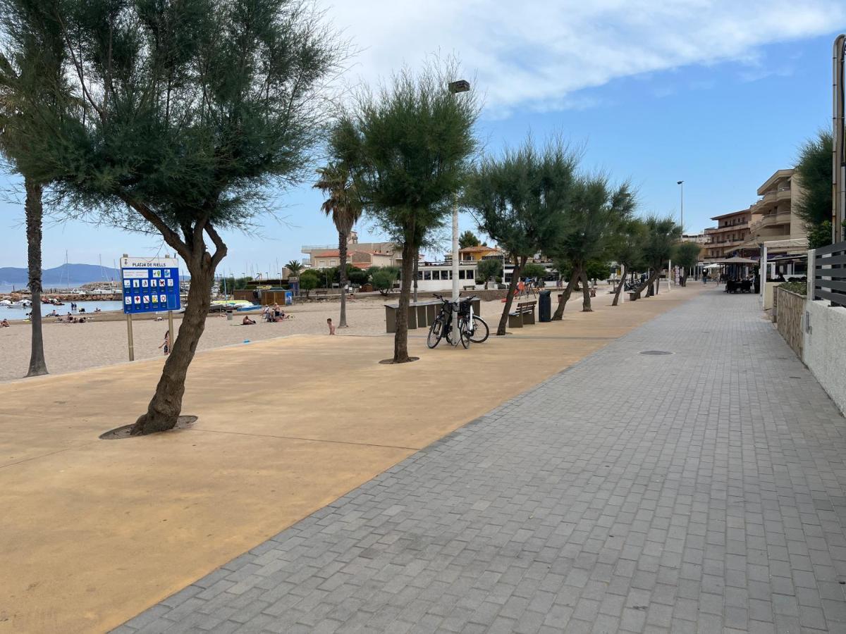 Apartamento En La Playa. Free Parking. Free Wifi L' Escala 外观 照片
